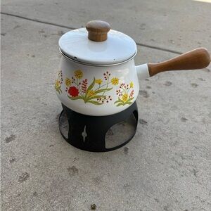 Vintage 19702 Floral Enamel fondue with Wooden Handle